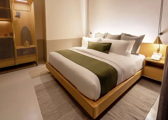 Hotel Umbral, Curio Collection By Hilton