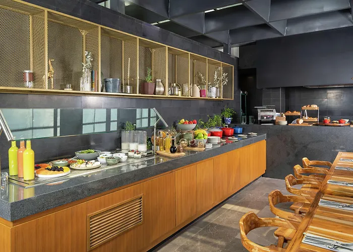 Hotel Umbral, Curio Collection By Hilton