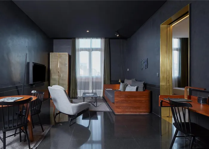 Hotel Umbral, Curio Collection By Hilton