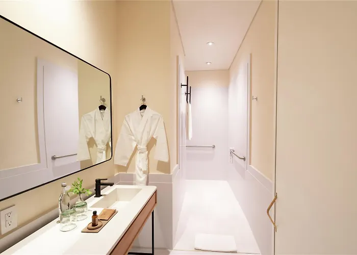 Hotel Umbral, Curio Collection By Hilton 4*
