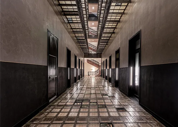 Hotel Umbral, Curio Collection By Hilton