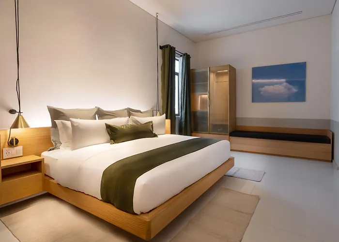 Hotel Umbral, Curio Collection By Hilton